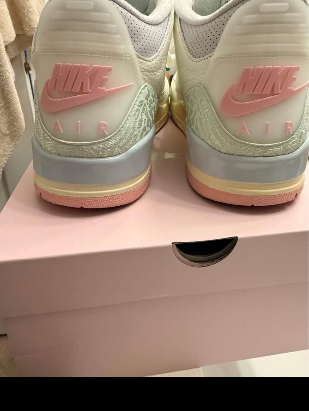 Jordan 3 - Picture 2 of 4